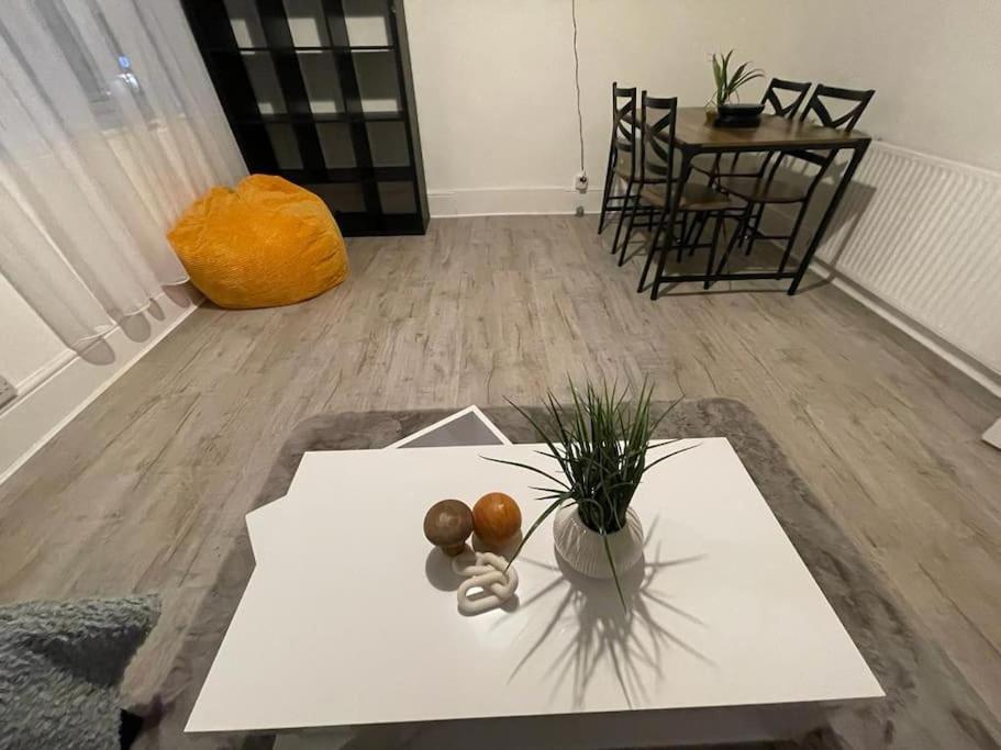 Comfy 2 Bedroom On Tower Bridge London Exterior foto