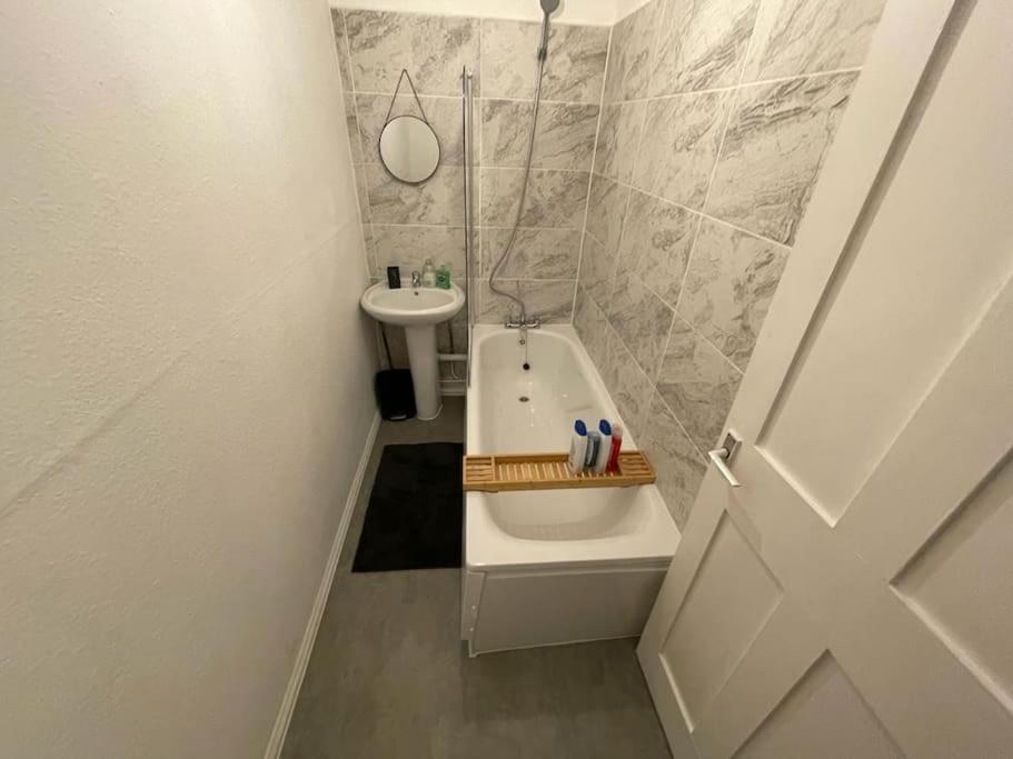 Comfy 2 Bedroom On Tower Bridge London Exterior foto