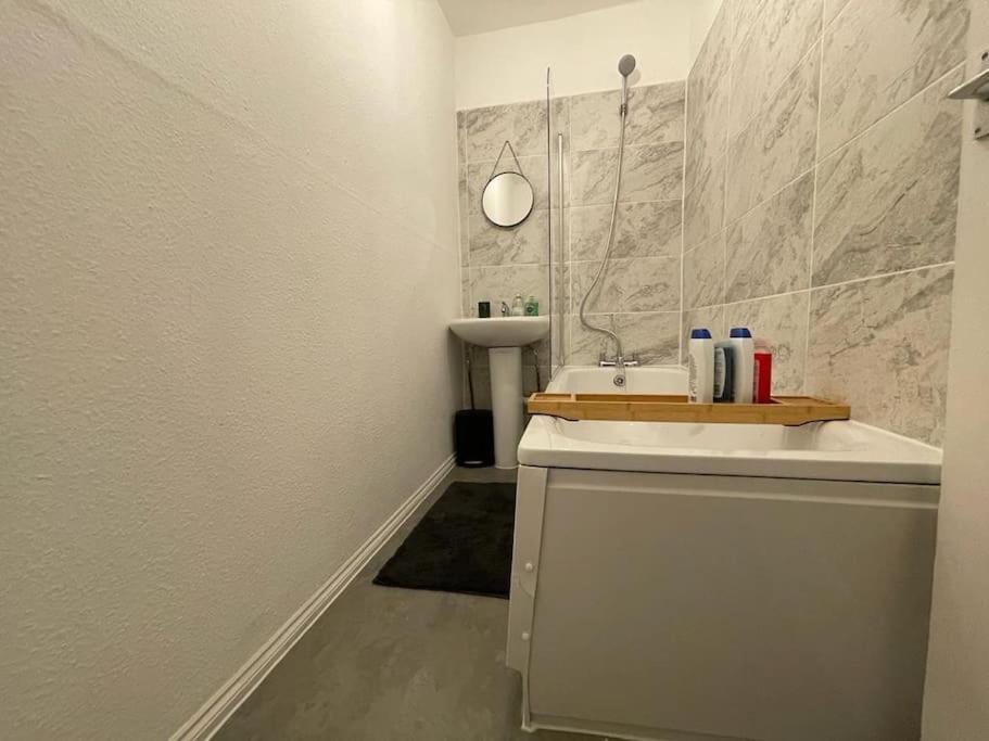 Comfy 2 Bedroom On Tower Bridge London Exterior foto