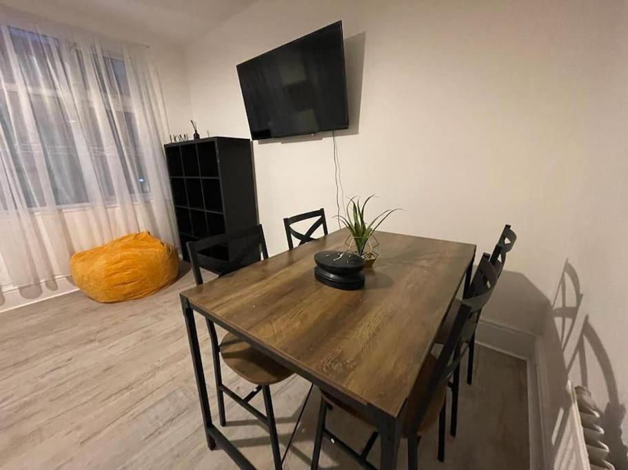 Comfy 2 Bedroom On Tower Bridge London Exterior foto